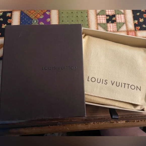 šLouis Vuitton Menās Black Sport Wallet. - Picture 1 of 11
